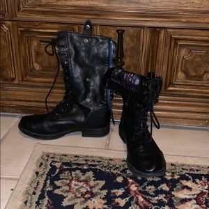 Combat boots